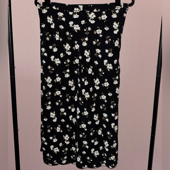 Old Navy Floral Black Skirt - Picture 3 of 3